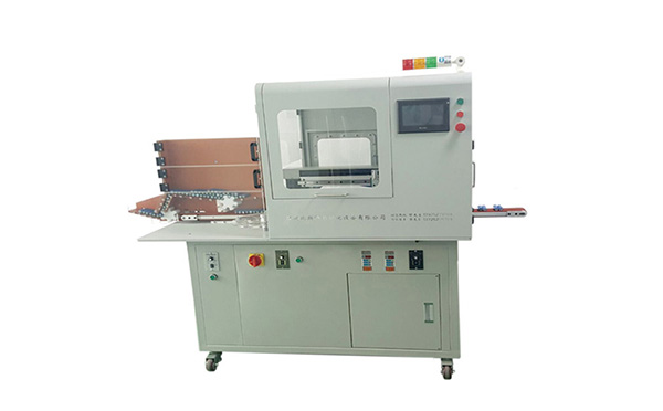 如何操作和使用數(shù)碼電池點焊機(jī)